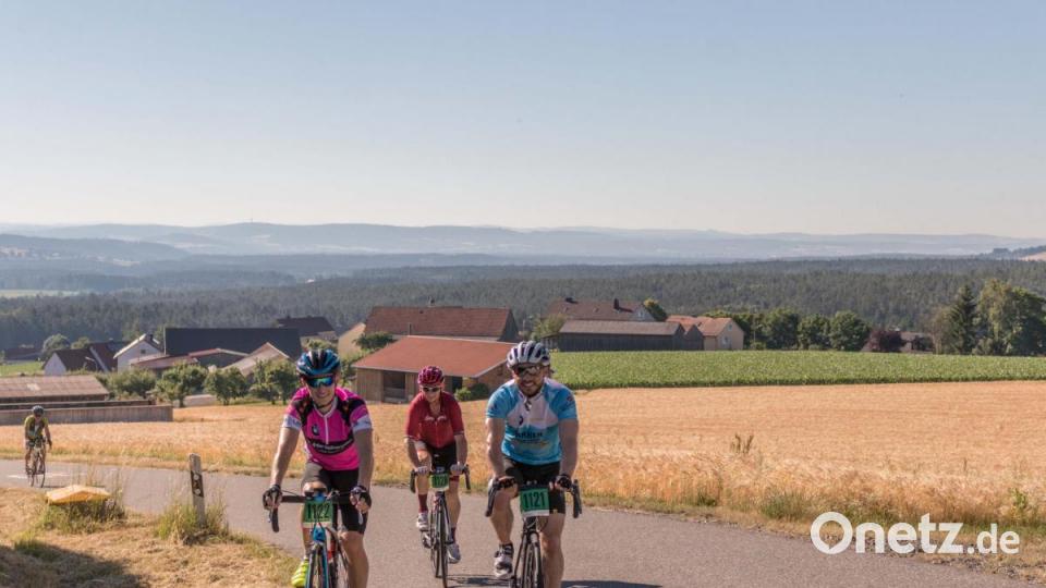 Trotz über 30 Grad Lufttemperatur und glühend heißem Asphalt, die Stimmung auf der Strecke war bestens. Die Radler genossen die atemberaubenden Panoramen, welche der Veranstaltung den Namen einbrachten. Bild: dtr