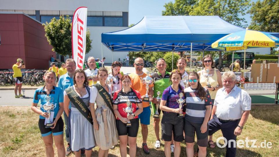 Trotz über 30 Grad Lufttemperatur und glühend heißem Asphalt, die Stimmung auf der Strecke war bestens. Die Radler genossen die atemberaubenden Panoramen, welche der Veranstaltung den Namen einbrachten. Bild: dtr