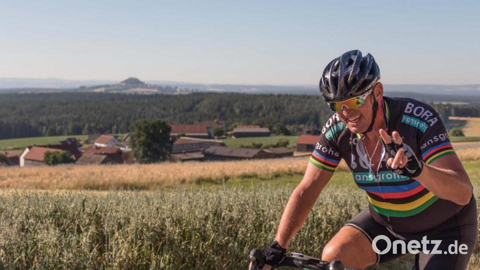 Trotz über 30 Grad Lufttemperatur und glühend heißem Asphalt, die Stimmung auf der Strecke war bestens. Die Radler genossen die atemberaubenden Panoramen, welche der Veranstaltung den Namen einbrachten. Bild: dtr