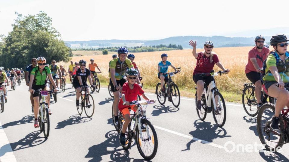 Trotz über 30 Grad Lufttemperatur und glühend heißem Asphalt, die Stimmung auf der Strecke war bestens. Die Radler genossen die atemberaubenden Panoramen, welche der Veranstaltung den Namen einbrachten. Bild: dtr