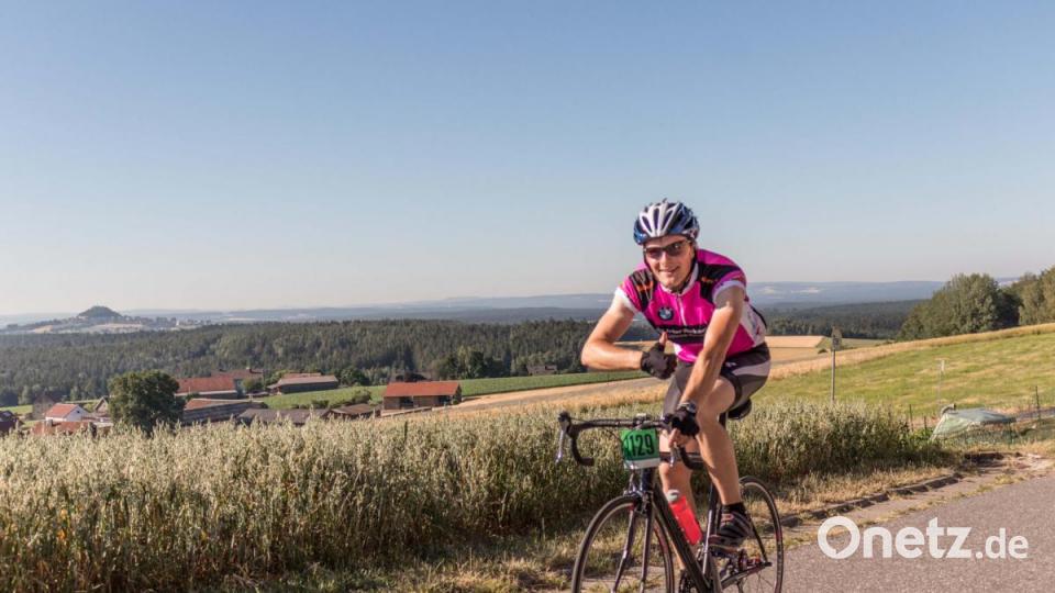 Trotz über 30 Grad Lufttemperatur und glühend heißem Asphalt, die Stimmung auf der Strecke war bestens. Die Radler genossen die atemberaubenden Panoramen, welche der Veranstaltung den Namen einbrachten. Bild: dtr