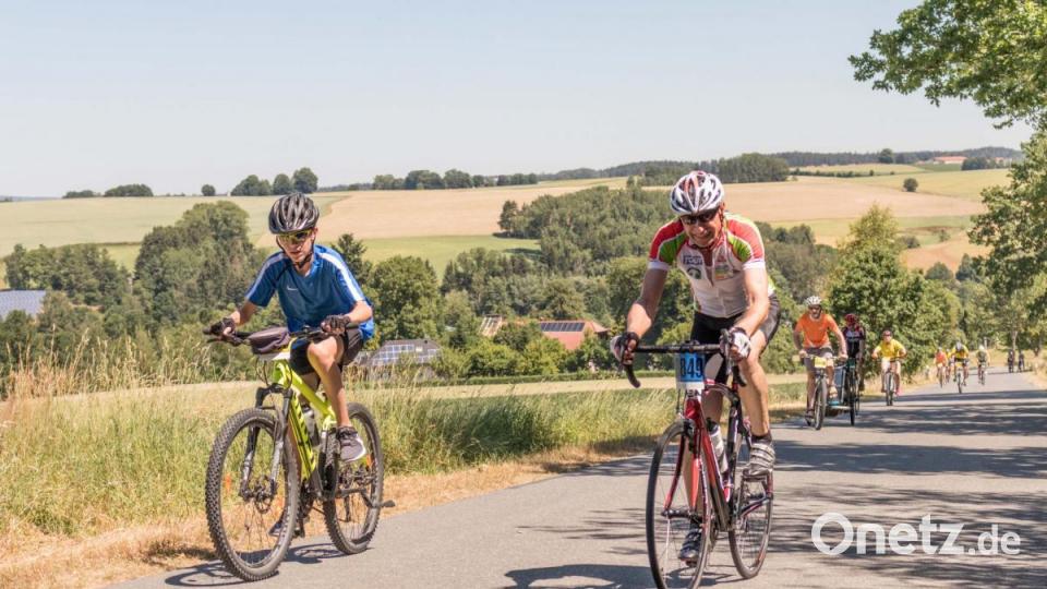 Trotz über 30 Grad Lufttemperatur und glühend heißem Asphalt, die Stimmung auf der Strecke war bestens. Die Radler genossen die atemberaubenden Panoramen, welche der Veranstaltung den Namen einbrachten. Bild: dtr