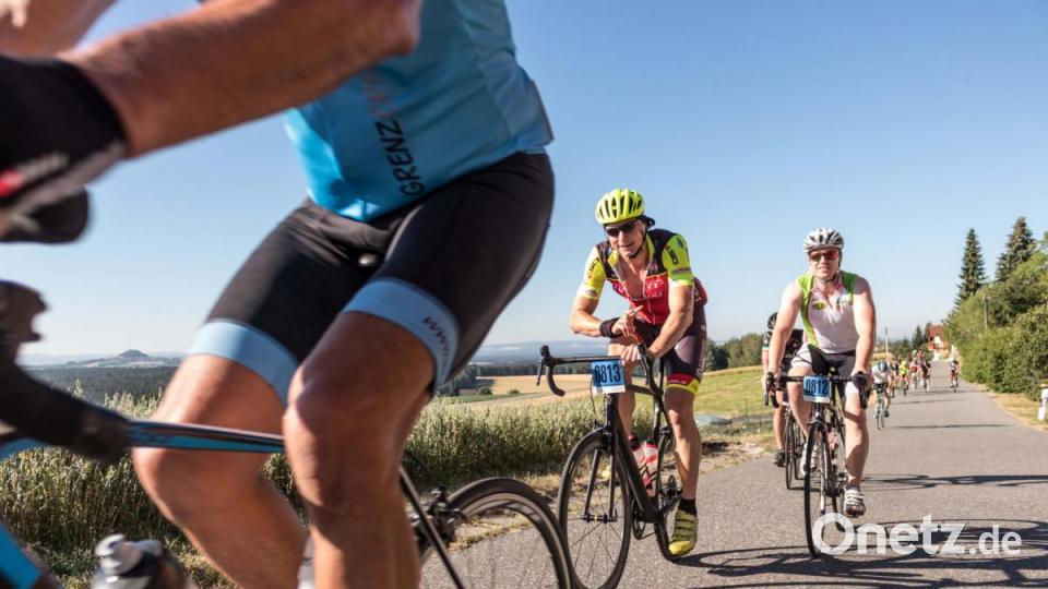 Trotz über 30 Grad Lufttemperatur und glühend heißem Asphalt, die Stimmung auf der Strecke war bestens. Die Radler genossen die atemberaubenden Panoramen, welche der Veranstaltung den Namen einbrachten. Bild: dtr