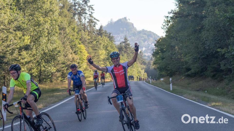 Trotz über 30 Grad Lufttemperatur und glühend heißem Asphalt, die Stimmung auf der Strecke war bestens. Die Radler genossen die atemberaubenden Panoramen, welche der Veranstaltung den Namen einbrachten. Bild: dtr