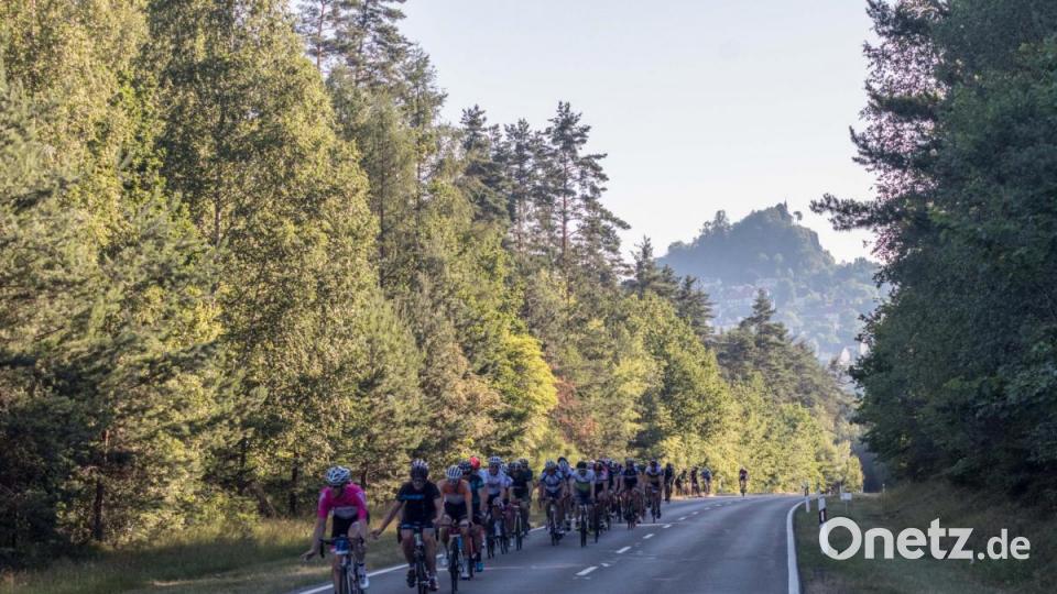 Trotz über 30 Grad Lufttemperatur und glühend heißem Asphalt, die Stimmung auf der Strecke war bestens. Die Radler genossen die atemberaubenden Panoramen, welche der Veranstaltung den Namen einbrachten. Bild: dtr