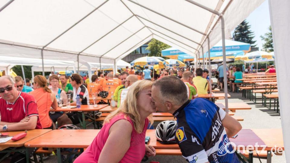 Trotz über 30 Grad Lufttemperatur und glühend heißen Asphalt, die Stimmung auf der Strecke war bestens. Die Radler genossen die atemberaubenden Panoramen, welche der Veranstaltung den Namen einbrachten. Bild: dtr