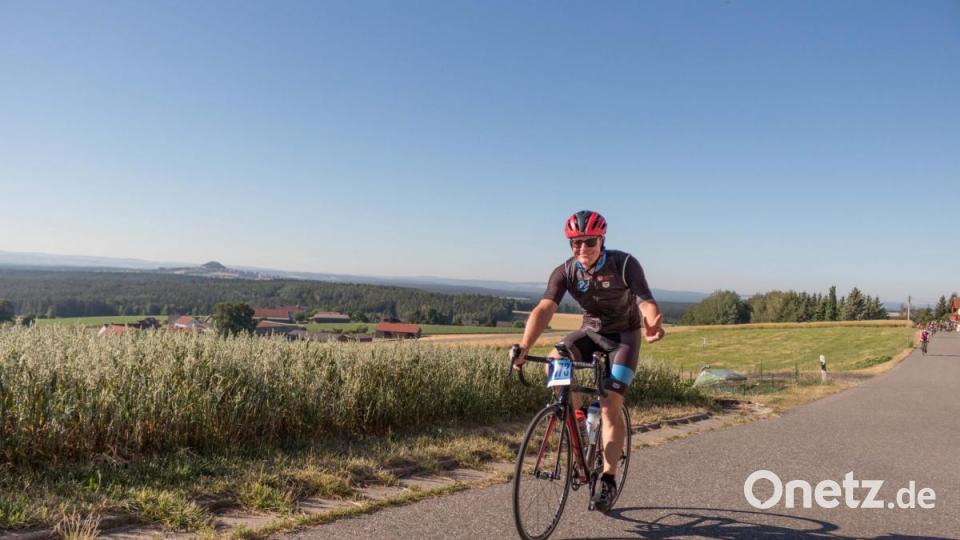 Trotz über 30 Grad Lufttemperatur und glühend heißem Asphalt, die Stimmung auf der Strecke war bestens. Die Radler genossen die atemberaubenden Panoramen, welche der Veranstaltung den Namen einbrachten. Bild: dtr