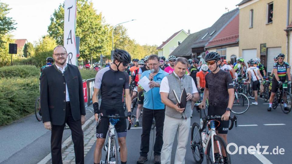 Trotz über 30 Grad Lufttemperatur und glühend heißen Asphalt, die Stimmung auf der Strecke war bestens. Die Radler genossen die atemberaubenden Panoramen, welche der Veranstaltung den Namen einbrachten. Bild: dtr