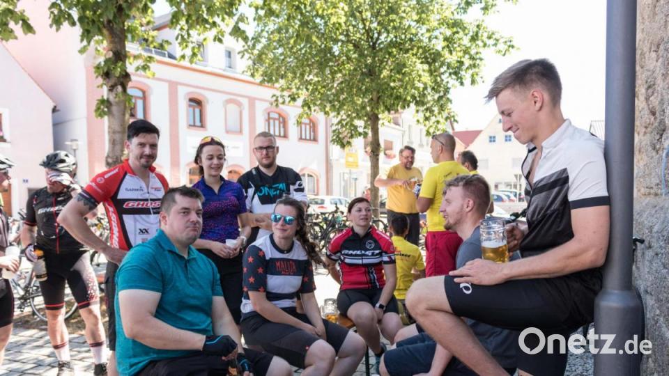 Trotz über 30 Grad Lufttemperatur und glühend heißem Asphalt, die Stimmung auf der Strecke war bestens. Die Radler genossen die atemberaubenden Panoramen, welche der Veranstaltung den Namen einbrachten. Bild: dtr