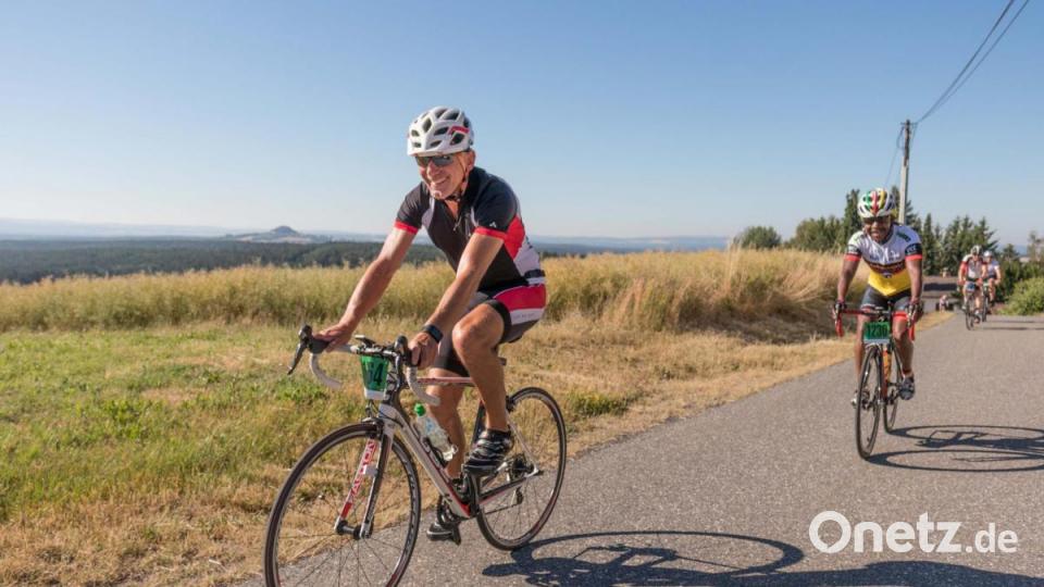 Trotz über 30 Grad Lufttemperatur und glühend heißem Asphalt, die Stimmung auf der Strecke war bestens. Die Radler genossen die atemberaubenden Panoramen, welche der Veranstaltung den Namen einbrachten. Bild: dtr