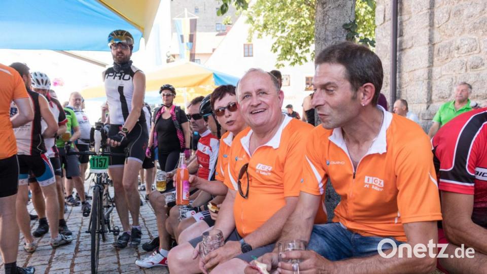 Trotz über 30 Grad Lufttemperatur und glühend heißem Asphalt, die Stimmung auf der Strecke war bestens. Die Radler genossen die atemberaubenden Panoramen, welche der Veranstaltung den Namen einbrachten. Bild: dtr