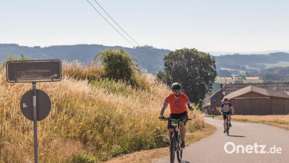 Trotz über 30 Grad Lufttemperatur und glühend heißem Asphalt, die Stimmung auf der Strecke war bestens. Die Radler genossen die atemberaubenden Panoramen, welche der Veranstaltung den Namen einbrachten. Bild: dtr
