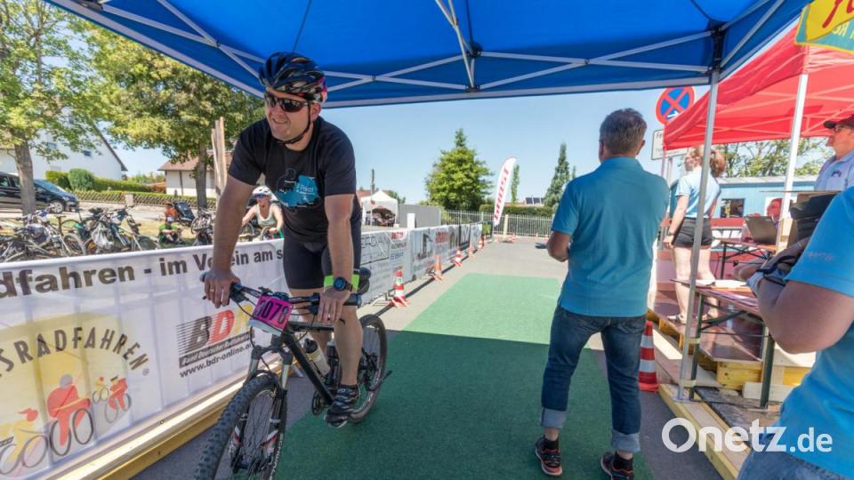 Trotz über 30 Grad Lufttemperatur und glühend heißem Asphalt, die Stimmung auf der Strecke war bestens. Die Radler genossen die atemberaubenden Panoramen, welche der Veranstaltung den Namen einbrachten. Bild: dtr