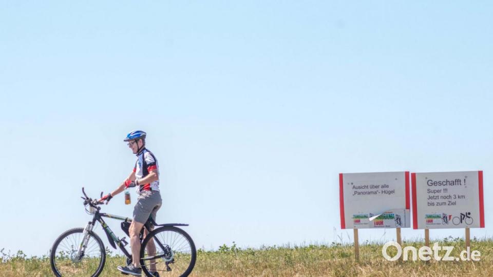 Trotz über 30 Grad Lufttemperatur und glühend heißem Asphalt, die Stimmung auf der Strecke war bestens. Die Radler genossen die atemberaubenden Panoramen, welche der Veranstaltung den Namen einbrachten. Bild: dtr