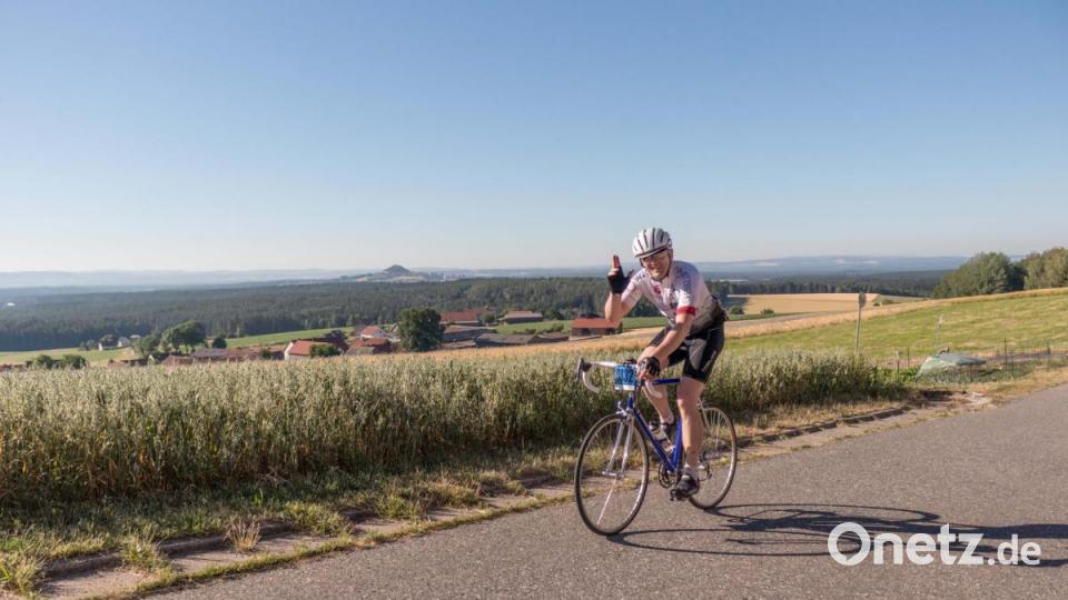 Trotz über 30 Grad Lufttemperatur und glühend heißem Asphalt, die Stimmung auf der Strecke war bestens. Die Radler genossen die atemberaubenden Panoramen, welche der Veranstaltung den Namen einbrachten. Bild: dtr