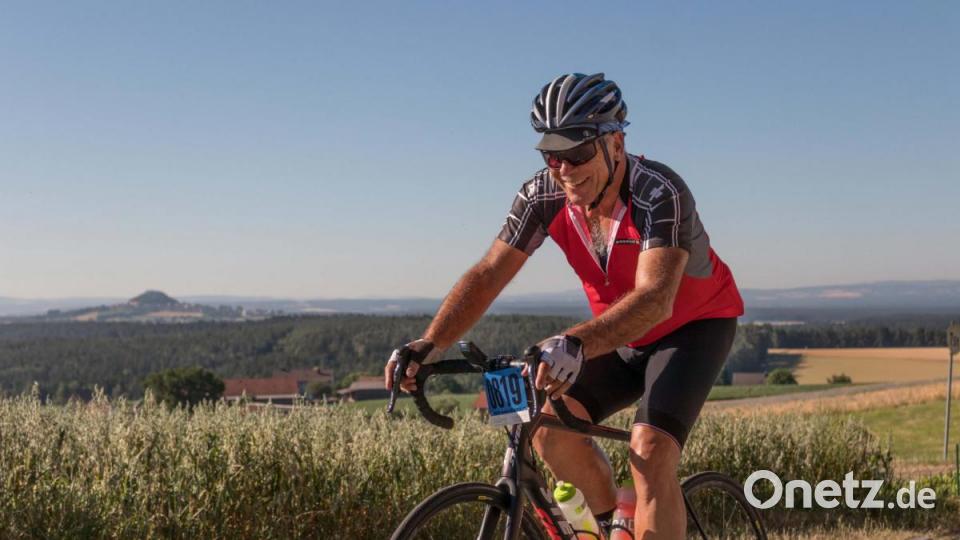 Trotz über 30 Grad Lufttemperatur und glühend heißem Asphalt, die Stimmung auf der Strecke war bestens. Die Radler genossen die atemberaubenden Panoramen, welche der Veranstaltung den Namen einbrachten. Bild: dtr