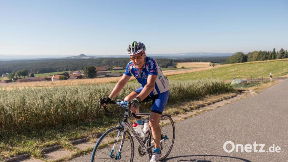 Trotz über 30 Grad Lufttemperatur und glühend heißem Asphalt, die Stimmung auf der Strecke war bestens. Die Radler genossen die atemberaubenden Panoramen, welche der Veranstaltung den Namen einbrachten. Bild: dtr
