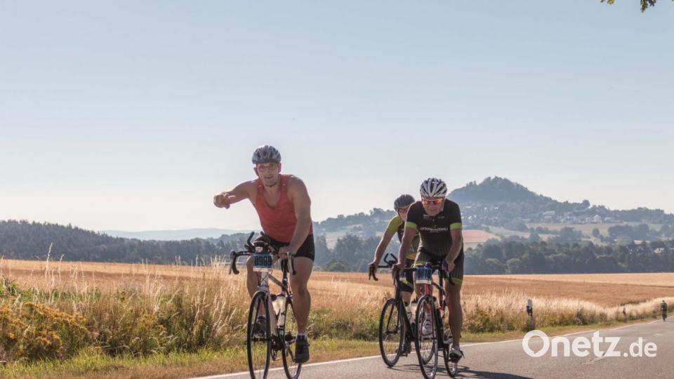 Trotz über 30 Grad Lufttemperatur und glühend heißem Asphalt, die Stimmung auf der Strecke war bestens. Die Radler genossen die atemberaubenden Panoramen, welche der Veranstaltung den Namen einbrachten. Bild: dtr