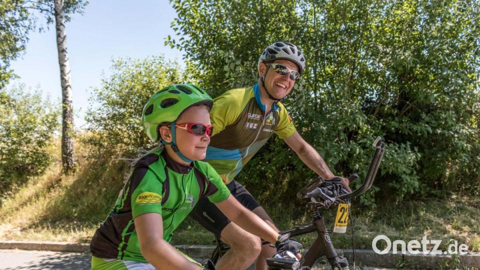 Trotz über 30 Grad Lufttemperatur und glühend heißen Asphalt, die Stimmung auf der Strecke war bestens. Die Radler genossen die atemberaubenden Panoramen, welche der Veranstaltung den Namen einbrachten. Bild: dtr