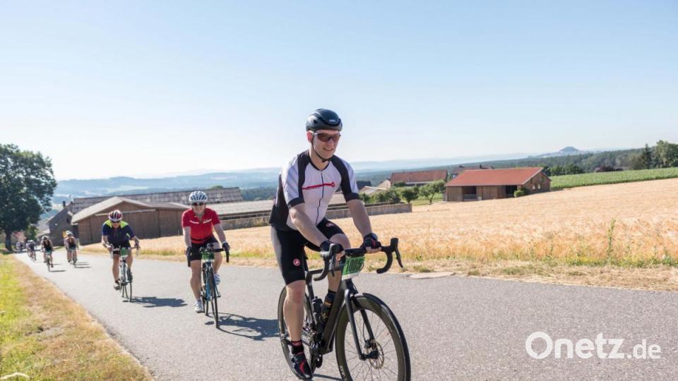 Trotz über 30 Grad Lufttemperatur und glühend heißem Asphalt, die Stimmung auf der Strecke war bestens. Die Radler genossen die atemberaubenden Panoramen, welche der Veranstaltung den Namen einbrachten. Bild: dtr
