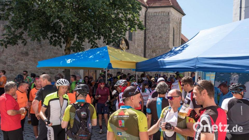 Trotz über 30 Grad Lufttemperatur und glühend heißem Asphalt, die Stimmung auf der Strecke war bestens. Die Radler genossen die atemberaubenden Panoramen, welche der Veranstaltung den Namen einbrachten. Bild: dtr