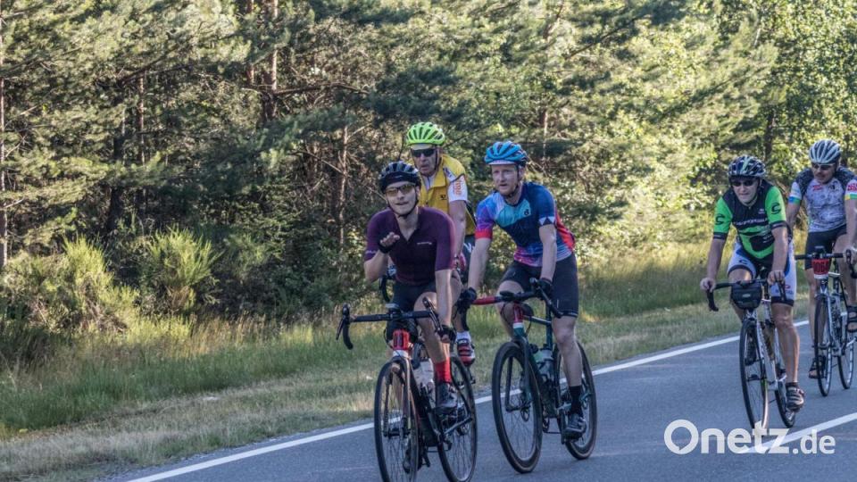 Trotz über 30 Grad Lufttemperatur und glühend heißem Asphalt, die Stimmung auf der Strecke war bestens. Die Radler genossen die atemberaubenden Panoramen, welche der Veranstaltung den Namen einbrachten. Bild: dtr