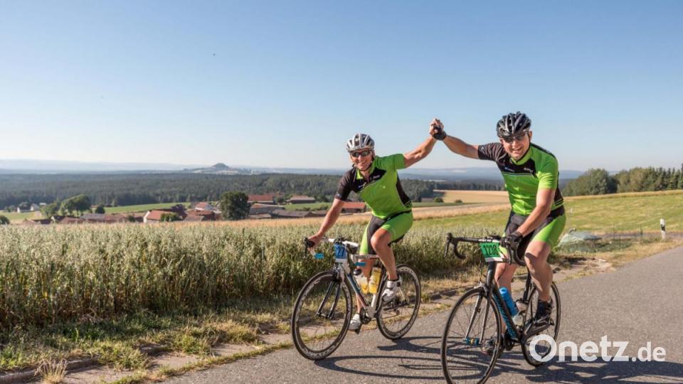 Trotz über 30 Grad Lufttemperatur und glühend heißem Asphalt, die Stimmung auf der Strecke war bestens. Die Radler genossen die atemberaubenden Panoramen, welche der Veranstaltung den Namen einbrachten. Bild: dtr