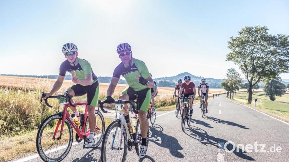 Trotz über 30 Grad Lufttemperatur und glühend heißem Asphalt, die Stimmung auf der Strecke war bestens. Die Radler genossen die atemberaubenden Panoramen, welche der Veranstaltung den Namen einbrachten. Bild: dtr