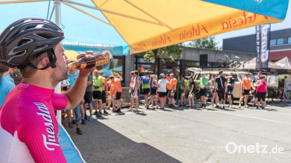 Trotz über 30 Grad Lufttemperatur und glühend heißem Asphalt, die Stimmung auf der Strecke war bestens. Die Radler genossen die atemberaubenden Panoramen, welche der Veranstaltung den Namen einbrachten. Bild: dtr