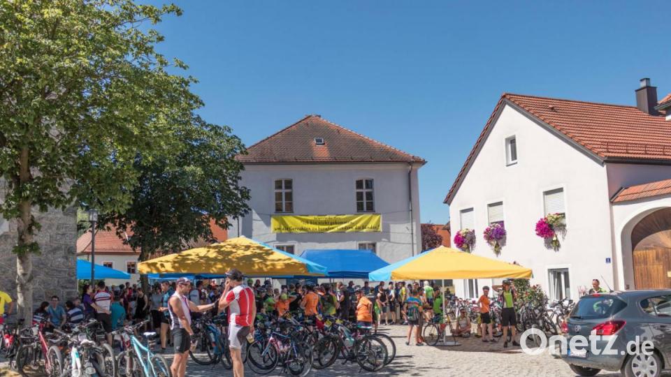 Trotz über 30 Grad Lufttemperatur und glühend heißem Asphalt, die Stimmung auf der Strecke war bestens. Die Radler genossen die atemberaubenden Panoramen, welche der Veranstaltung den Namen einbrachten. Bild: dtr