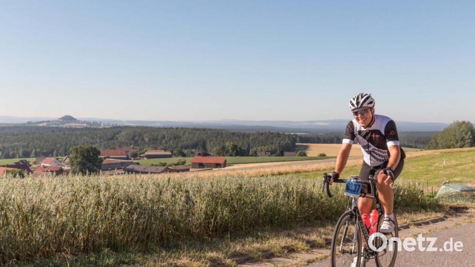 Trotz über 30 Grad Lufttemperatur und glühend heißem Asphalt, die Stimmung auf der Strecke war bestens. Die Radler genossen die atemberaubenden Panoramen, welche der Veranstaltung den Namen einbrachten. Bild: dtr