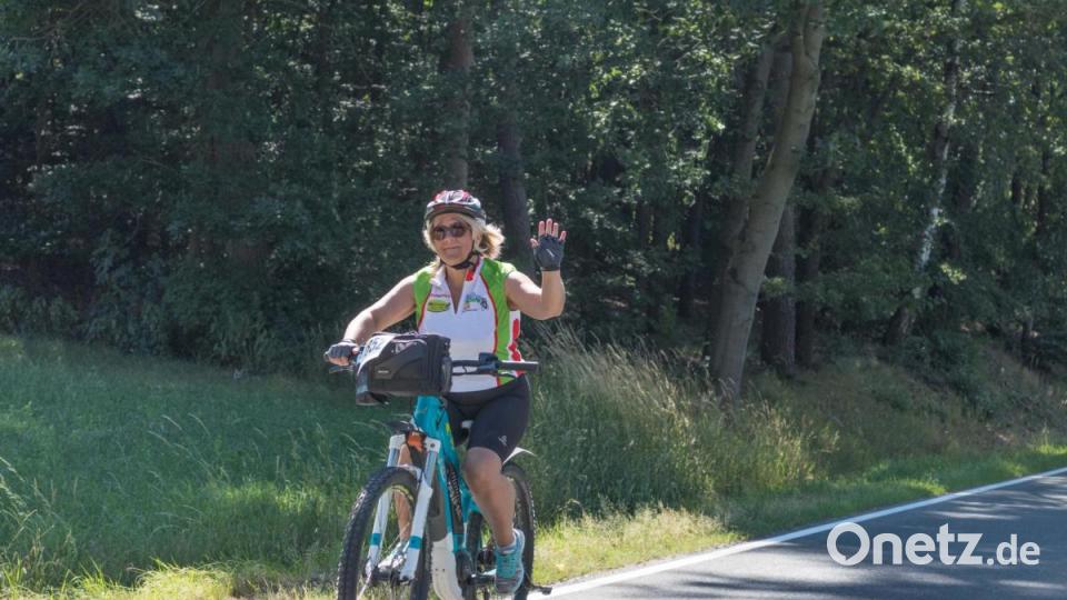 Trotz über 30 Grad Lufttemperatur und glühend heißem Asphalt, die Stimmung auf der Strecke war bestens. Die Radler genossen die atemberaubenden Panoramen, welche der Veranstaltung den Namen einbrachten. Bild: dtr