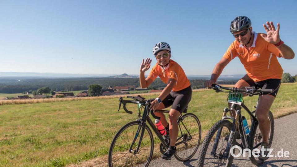 Trotz über 30 Grad Lufttemperatur und glühend heißem Asphalt, die Stimmung auf der Strecke war bestens. Die Radler genossen die atemberaubenden Panoramen, welche der Veranstaltung den Namen einbrachten. Bild: dtr