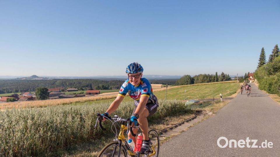 Trotz über 30 Grad Lufttemperatur und glühend heißem Asphalt, die Stimmung auf der Strecke war bestens. Die Radler genossen die atemberaubenden Panoramen, welche der Veranstaltung den Namen einbrachten. Bild: dtr