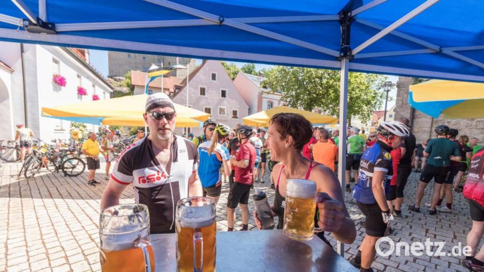 Trotz über 30 Grad Lufttemperatur und glühend heißem Asphalt, die Stimmung auf der Strecke war bestens. Die Radler genossen die atemberaubenden Panoramen, welche der Veranstaltung den Namen einbrachten. Bild: dtr