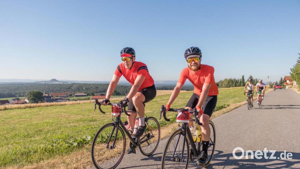 Trotz über 30 Grad Lufttemperatur und glühend heißem Asphalt, die Stimmung auf der Strecke war bestens. Die Radler genossen die atemberaubenden Panoramen, welche der Veranstaltung den Namen einbrachten. Bild: dtr