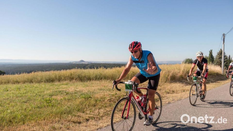 Trotz über 30 Grad Lufttemperatur und glühend heißen Asphalt, die Stimmung auf der Strecke war bestens. Die Radler genossen die atemberaubenden Panoramen, welche der Veranstaltung den Namen einbrachten. Bild: dtr