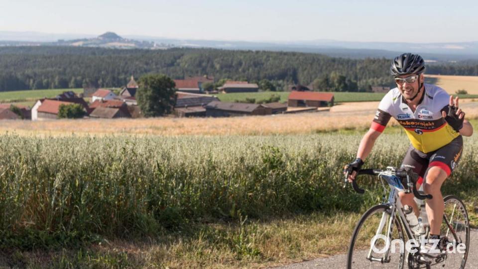 Trotz über 30 Grad Lufttemperatur und glühend heißem Asphalt, die Stimmung auf der Strecke war bestens. Die Radler genossen die atemberaubenden Panoramen, welche der Veranstaltung den Namen einbrachten. Bild: dtr