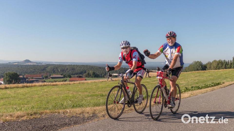 Trotz über 30 Grad Lufttemperatur und glühend heißem Asphalt, die Stimmung auf der Strecke war bestens. Die Radler genossen die atemberaubenden Panoramen, welche der Veranstaltung den Namen einbrachten. Bild: dtr