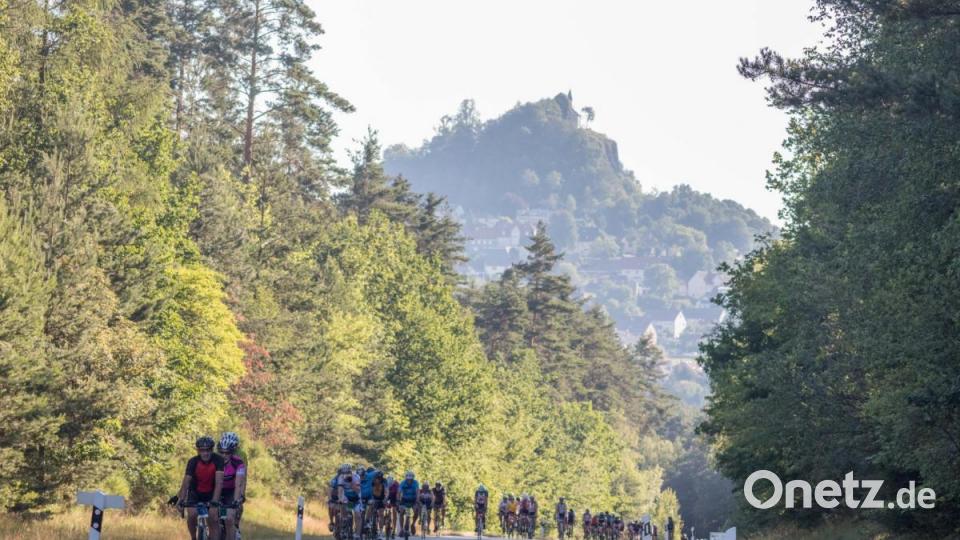 Trotz über 30 Grad Lufttemperatur und glühend heißem Asphalt, die Stimmung auf der Strecke war bestens. Die Radler genossen die atemberaubenden Panoramen, welche der Veranstaltung den Namen einbrachten. Bild: dtr