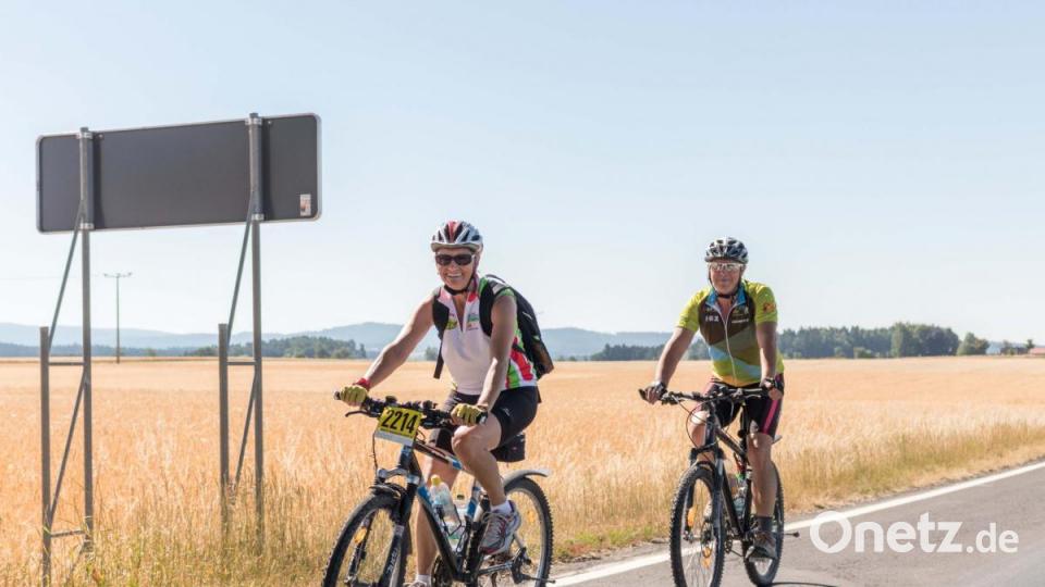 Trotz über 30 Grad Lufttemperatur und glühend heißem Asphalt, die Stimmung auf der Strecke war bestens. Die Radler genossen die atemberaubenden Panoramen, welche der Veranstaltung den Namen einbrachten. Bild: dtr