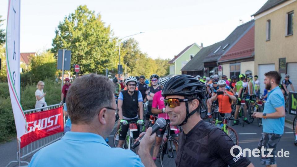 Trotz über 30 Grad Lufttemperatur und glühend heißem Asphalt, die Stimmung auf der Strecke war bestens. Die Radler genossen die atemberaubenden Panoramen, welche der Veranstaltung den Namen einbrachten. Bild: dtr