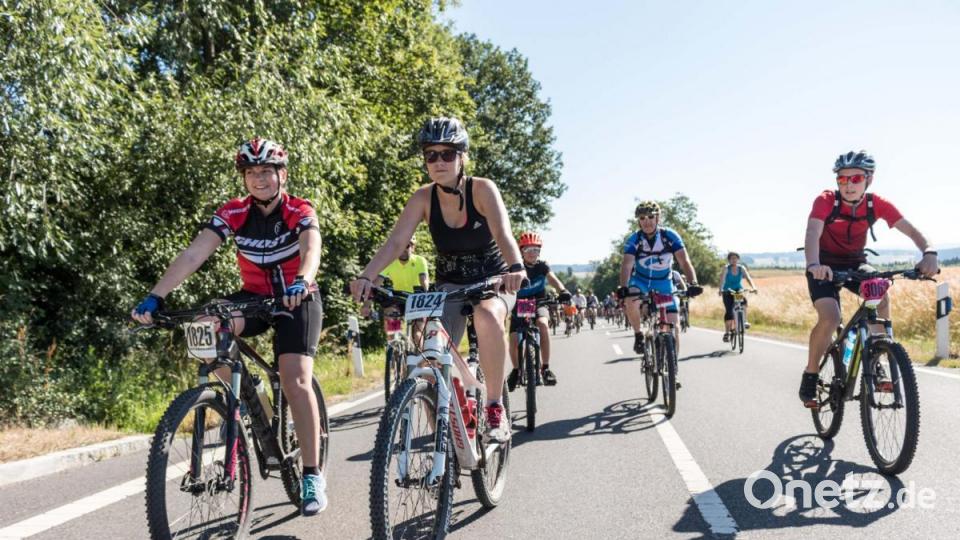 Trotz über 30 Grad Lufttemperatur und glühend heißem Asphalt, die Stimmung auf der Strecke war bestens. Die Radler genossen die atemberaubenden Panoramen, welche der Veranstaltung den Namen einbrachten. Bild: dtr