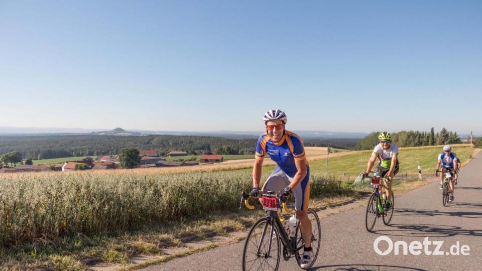 Trotz über 30 Grad Lufttemperatur und glühend heißem Asphalt, die Stimmung auf der Strecke war bestens. Die Radler genossen die atemberaubenden Panoramen, welche der Veranstaltung den Namen einbrachten. Bild: dtr
