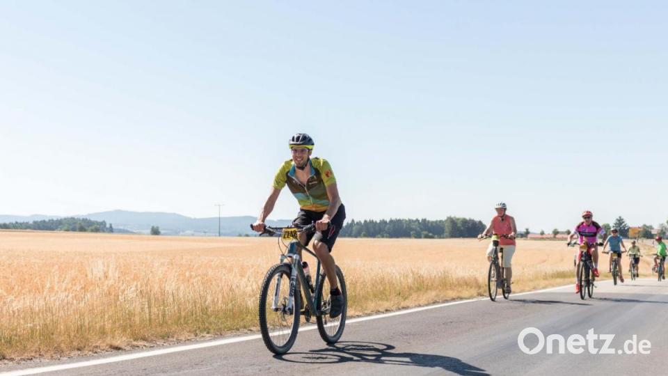 Trotz über 30 Grad Lufttemperatur und glühend heißem Asphalt, die Stimmung auf der Strecke war bestens. Die Radler genossen die atemberaubenden Panoramen, welche der Veranstaltung den Namen einbrachten. Bild: dtr