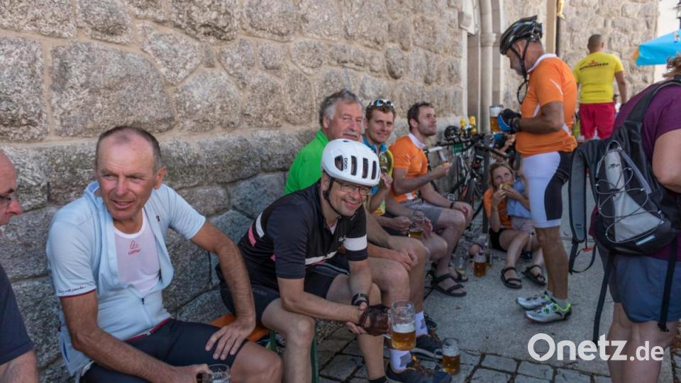 Trotz über 30 Grad Lufttemperatur und glühend heißem Asphalt, die Stimmung auf der Strecke war bestens. Die Radler genossen die atemberaubenden Panoramen, welche der Veranstaltung den Namen einbrachten. Bild: dtr