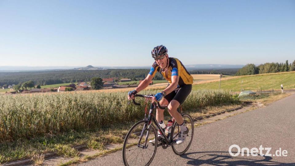 Trotz über 30 Grad Lufttemperatur und glühend heißem Asphalt, die Stimmung auf der Strecke war bestens. Die Radler genossen die atemberaubenden Panoramen, welche der Veranstaltung den Namen einbrachten. Bild: dtr