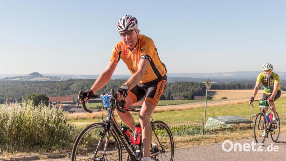 Trotz über 30 Grad Lufttemperatur und glühend heißem Asphalt, die Stimmung auf der Strecke war bestens. Die Radler genossen die atemberaubenden Panoramen, welche der Veranstaltung den Namen einbrachten. Bild: dtr
