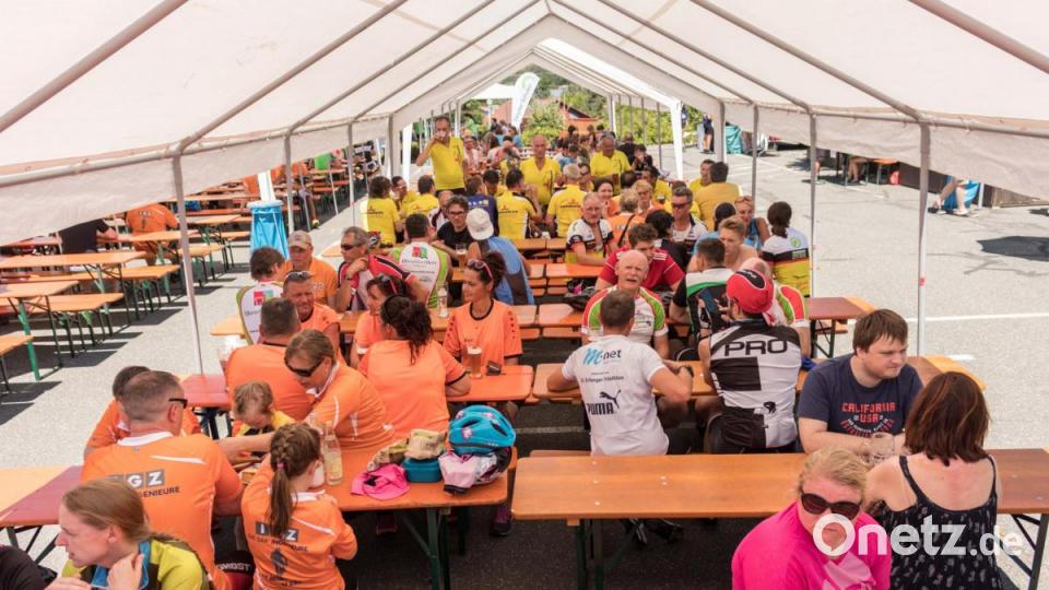 Trotz über 30 Grad Lufttemperatur und glühend heißem Asphalt, die Stimmung auf der Strecke war bestens. Die Radler genossen die atemberaubenden Panoramen, welche der Veranstaltung den Namen einbrachten. Bild: dtr