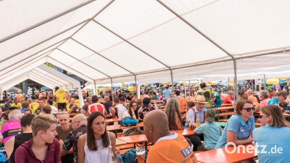 Trotz über 30 Grad Lufttemperatur und glühend heißem Asphalt, die Stimmung auf der Strecke war bestens. Die Radler genossen die atemberaubenden Panoramen, welche der Veranstaltung den Namen einbrachten. Bild: dtr